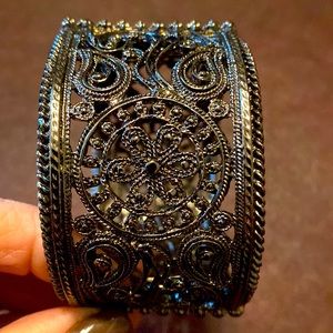 Bangle bracelet